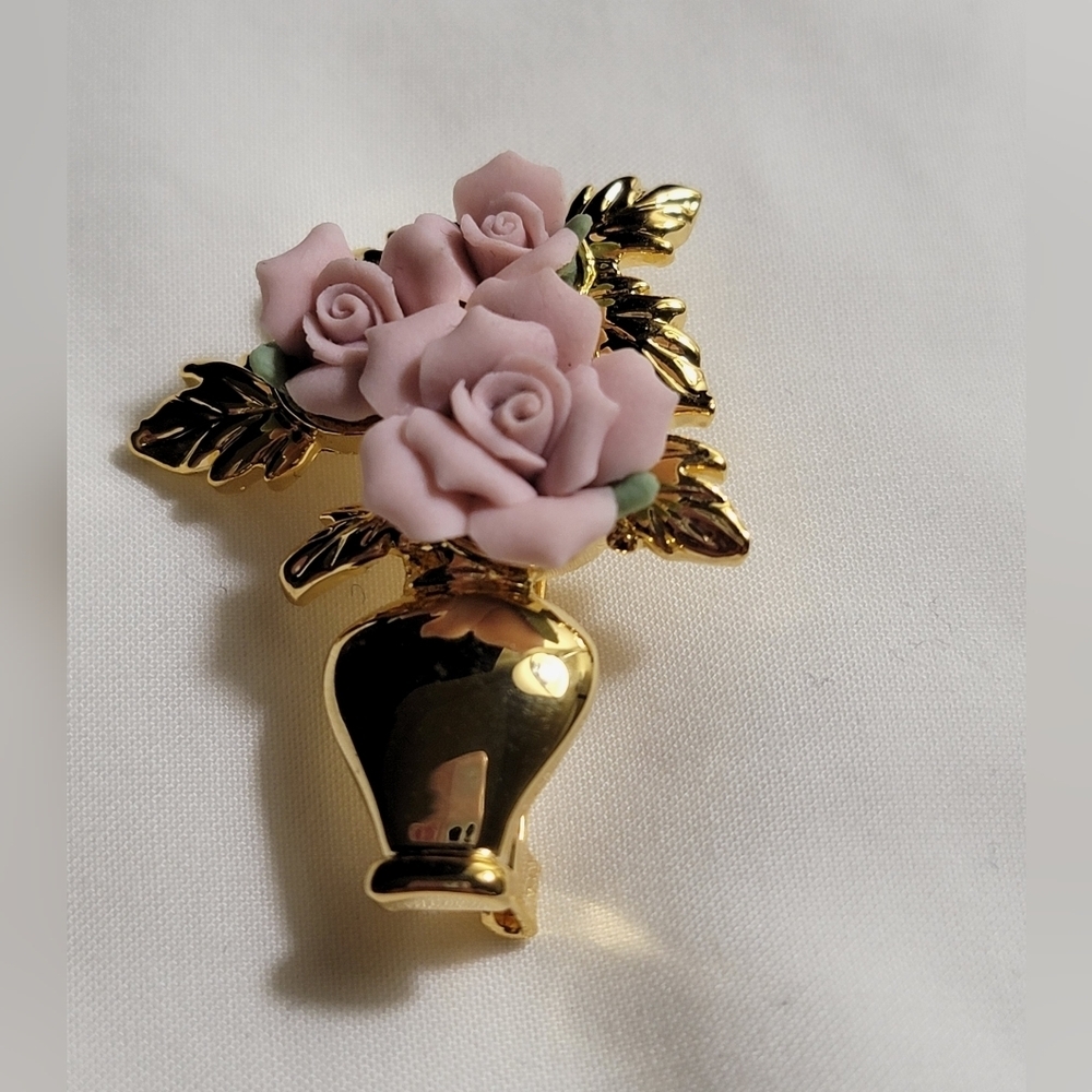 Avon KC Vintage Pink Roses Goldtone Vase Brooch